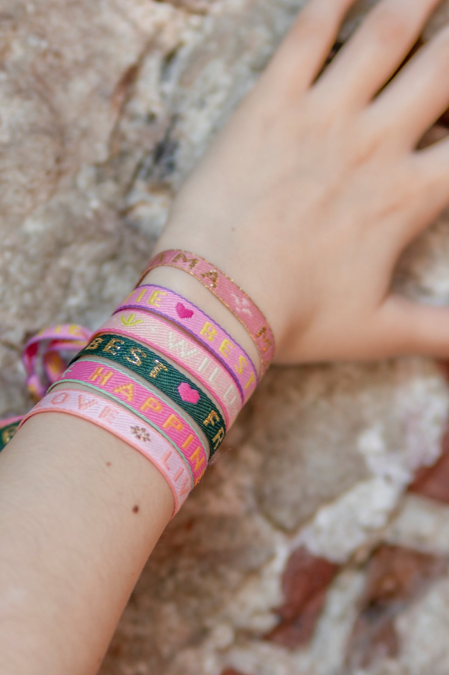 Happiness ribbon bracelet